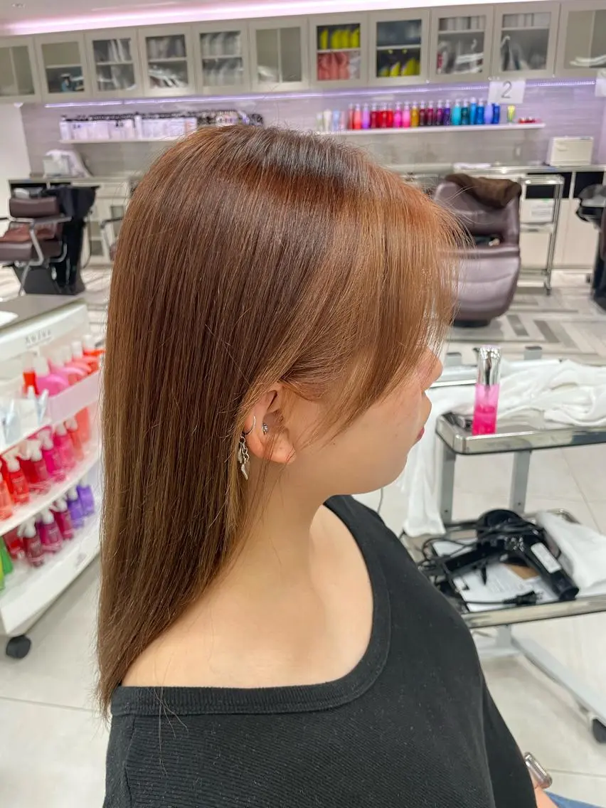 セミロング ハイトーン/レイヤー 似合わせ・ユキノのヘアスタイル