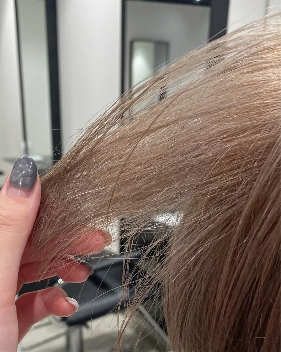 ショート カラー ベージュカラー ブリーチ ミルクティーベージュ やまもと さえのヘアスタイル