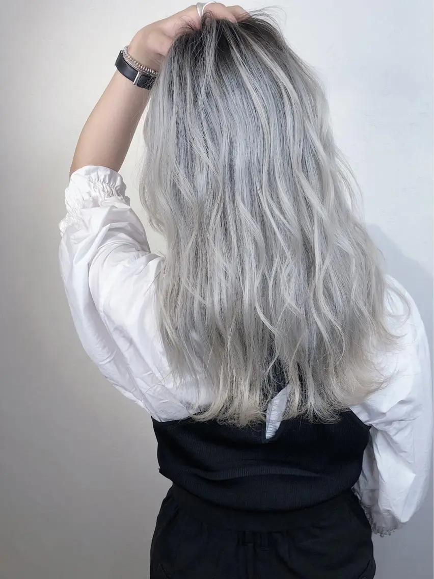 セミロング カラー _WHITE+ 南海難波店のヘアスタイル