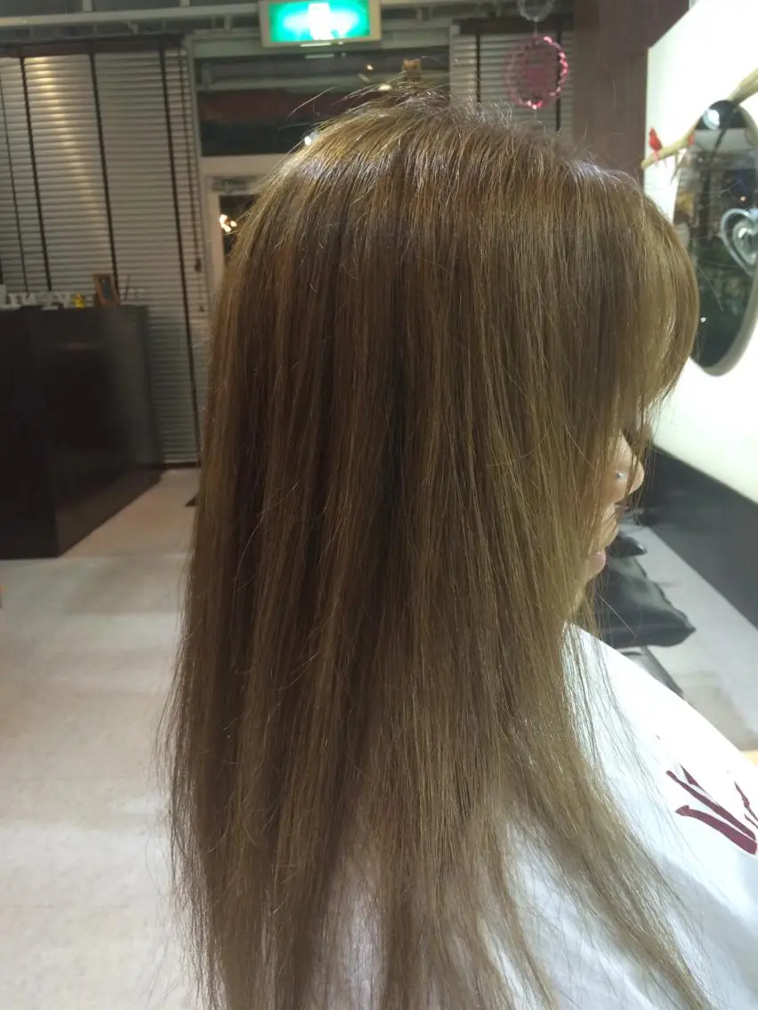 カラー ブリーチ グレージュ ハイライトカラー 河原 卓司のヘアスタイル