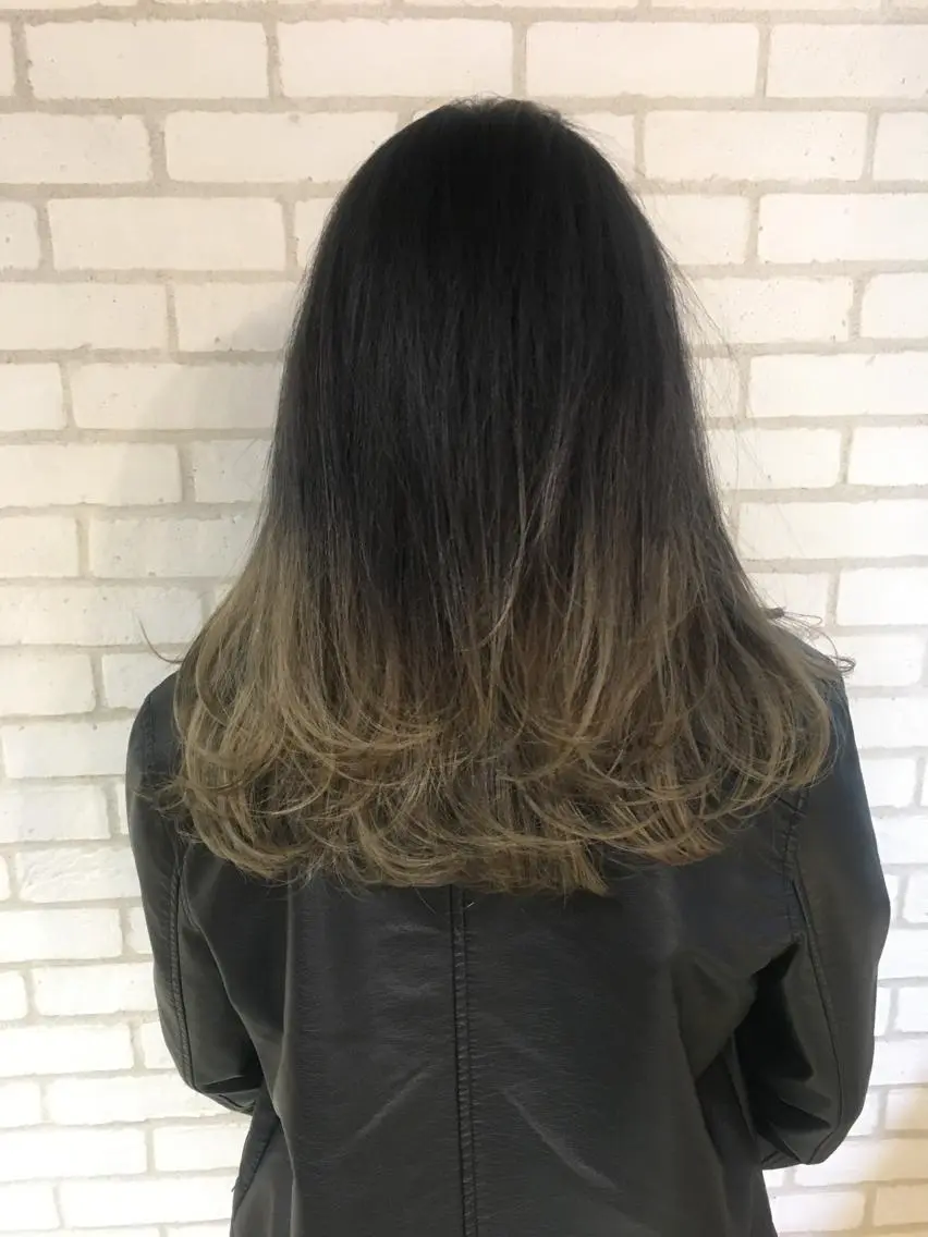 セミロング カラー グラデーションカラー 佐藤 高徳のヘアスタイル