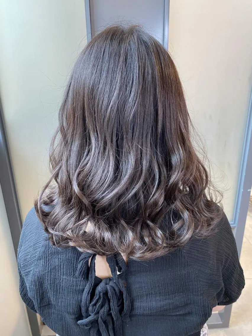 セミロング カラー ラベンダーカラー ラベンダーグレー 【透明感、艶髪】西村 有司のヘアスタイル
