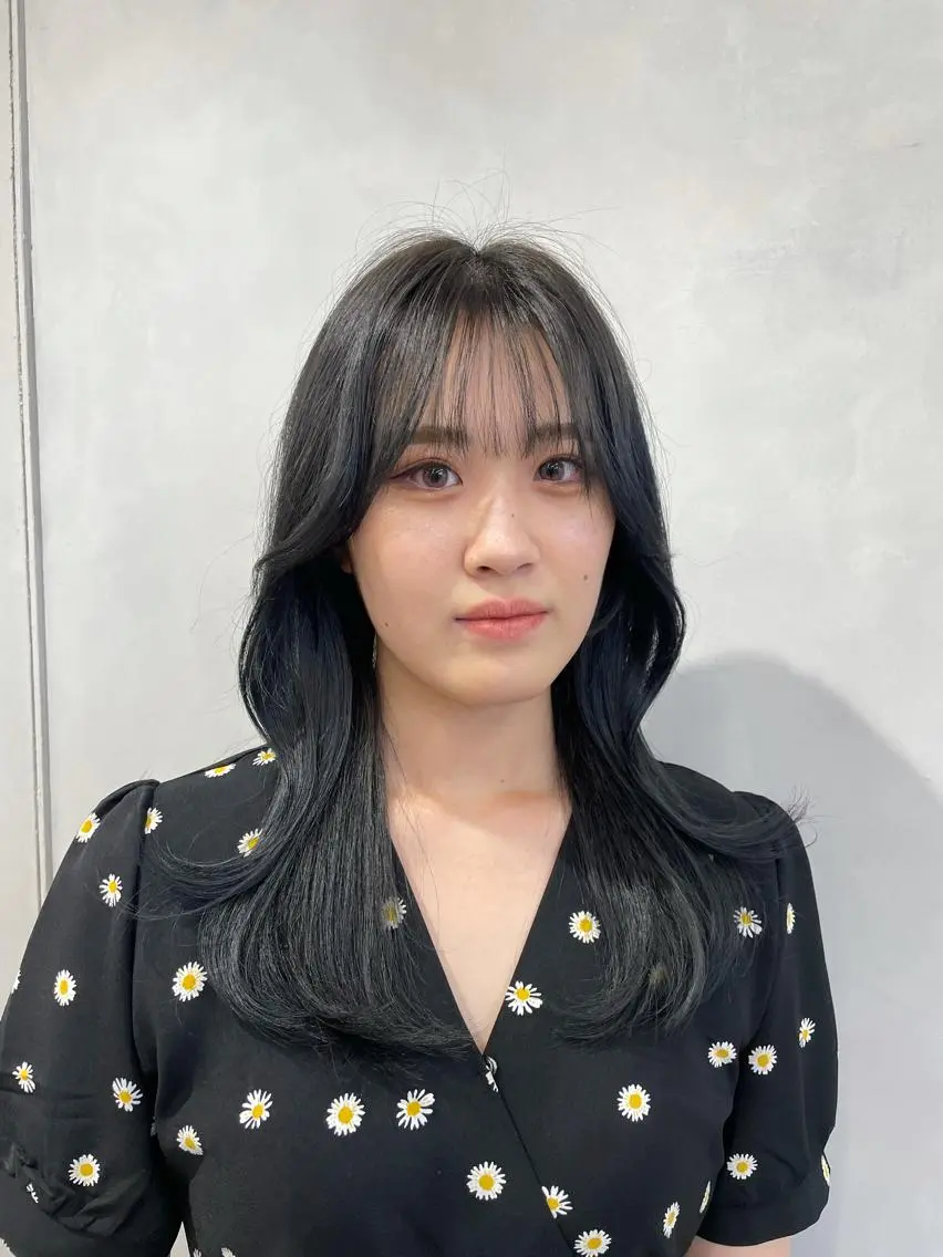 セミロング 顔まわりレイヤー 顔周りカット レイヤーカット カット ❤︎︎韓国ヘア❤︎︎ 𝑺𝒉𝒊𝒉𝒐のヘアスタイル