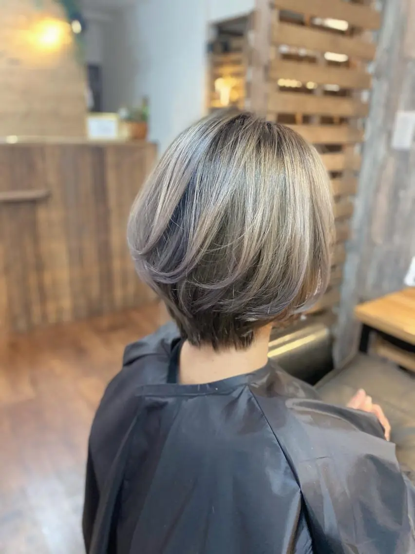 ショート カラー ヘアアレンジ バレイヤージュ レイヤーカット ショートヘア カット ヘアカラー トリートメント Luzir⭐︎ GEN⭐︎のヘアスタイル