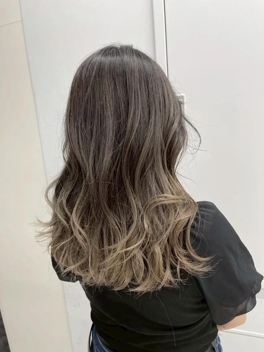 ロング カラー アディクシーカラー アッシュ ブルーカラー ダークアッシュ グレージュ 【公式】amble luxe池袋東口🩷のヘアスタイル