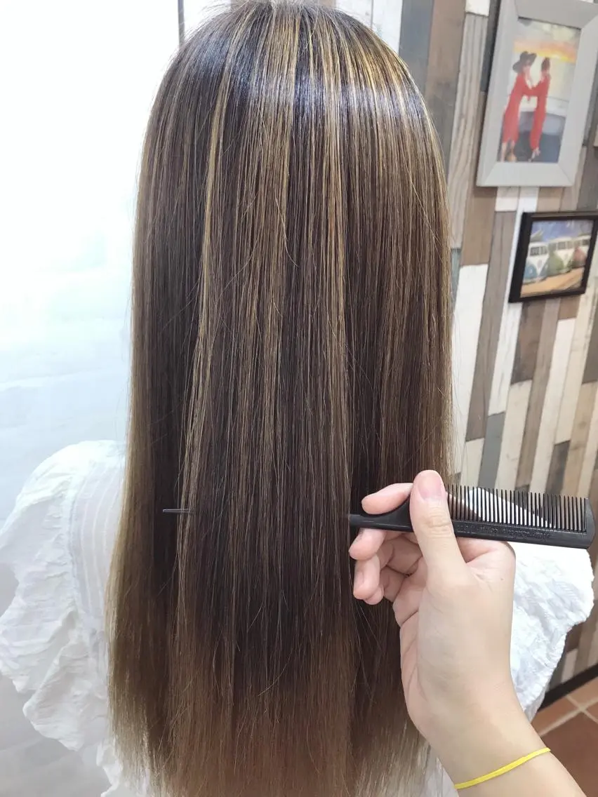 ロング ハイライト 髪質改善 レイヤーカット 縮毛矯正 酸性ストレート 大澤 唯のヘアスタイル