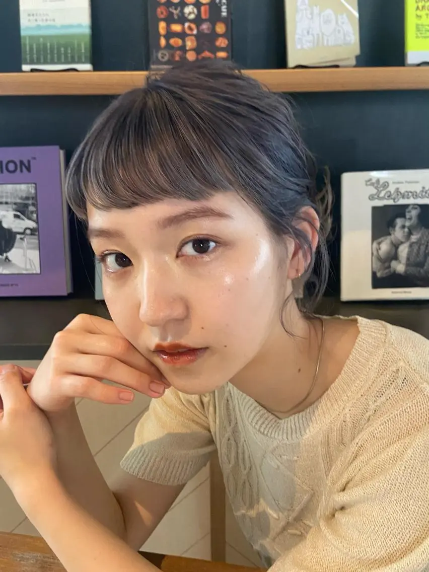 カラー Mori Aimiのヘアスタイル