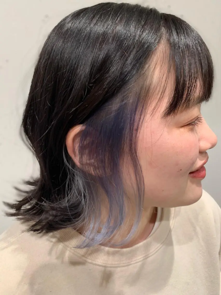 ミディアム カラー ブリーチ ハイトーンカラー インナーカラー 外ハネヘア 澤井 佑果のヘアスタイル