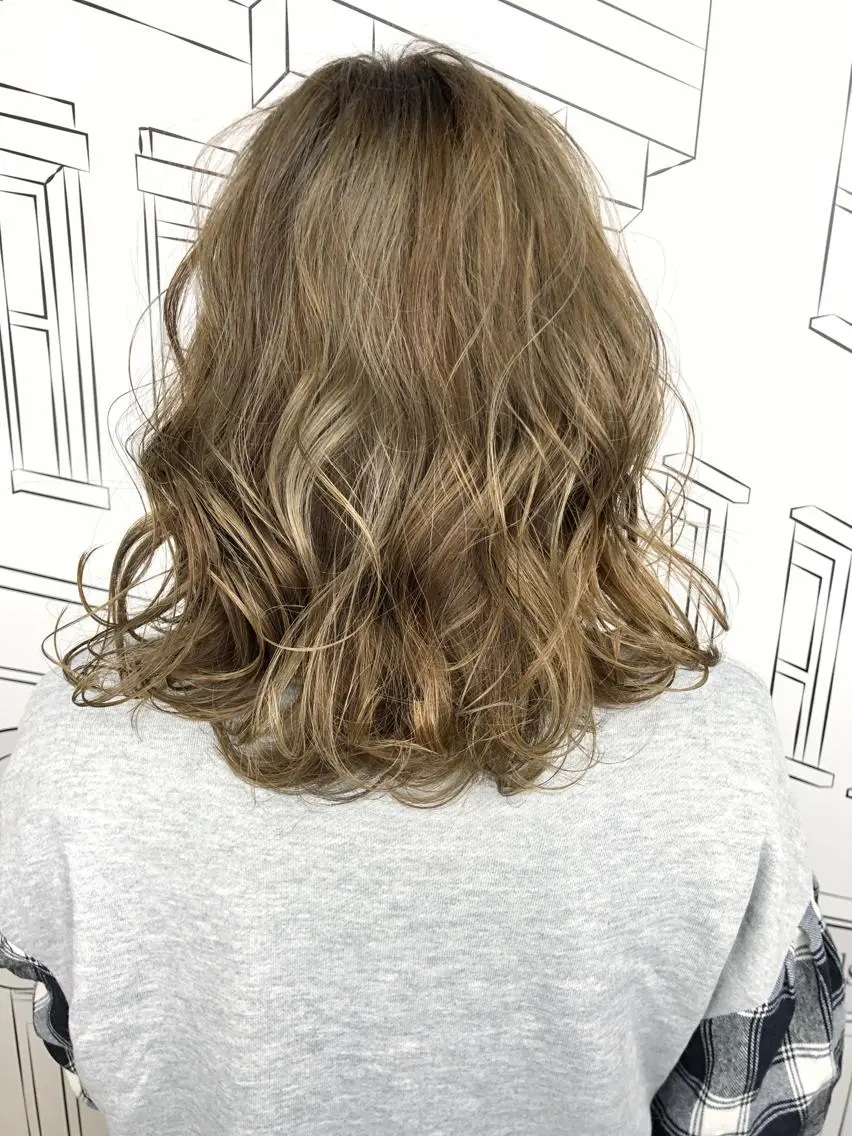 ミディアム カラー ベージュカラー ブロンド ブロンドベージュ ハイライトカラー ハイライト レイヤー⭐️カラー ⭐️平川雅史のヘアスタイル