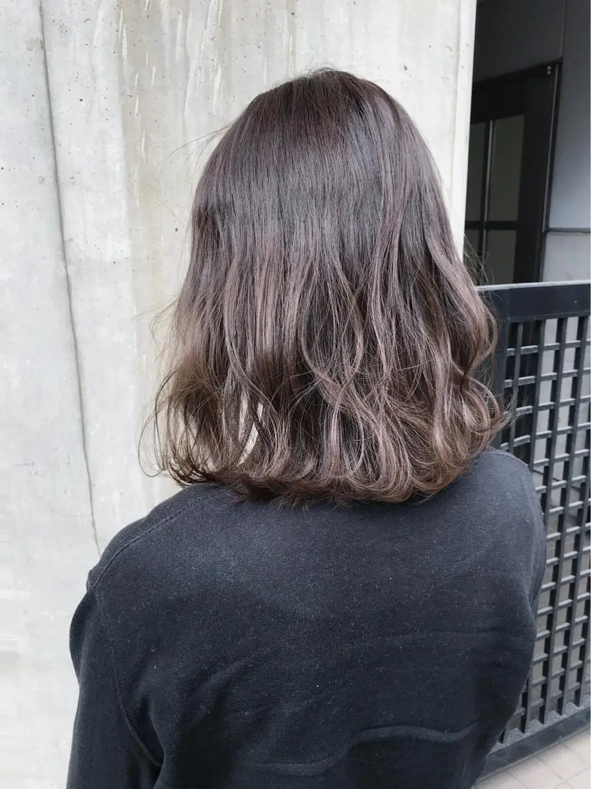ミディアム カラー ダークグレー ダークグレージュ グレージュ ボブ カット ヘアカラー トリートメント ボブ・レイヤーカット 吉敷航一のヘアスタイル