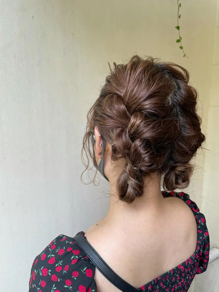 ミディアム ヘアアレンジ お団子ヘア 抜け感ボブ×パーマ |kazaneのヘアスタイル