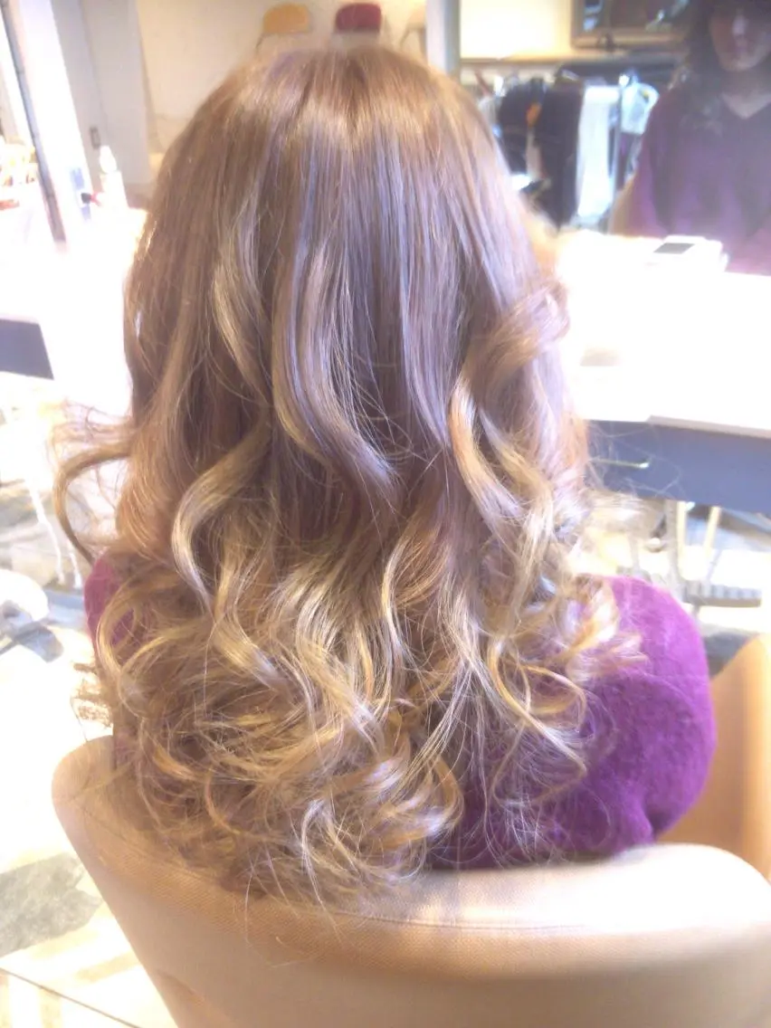 ロング カラー パーマ ヘアアレンジ グラデーションカラー オルチャンヘア 【体験】韓国 メイク&ヘア天神のヘアスタイル