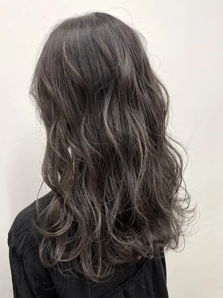 セミロング くびれヘア ハイライト ウルフカット カット ヘアカラー 【公式】amble luxe 中野のヘアスタイル