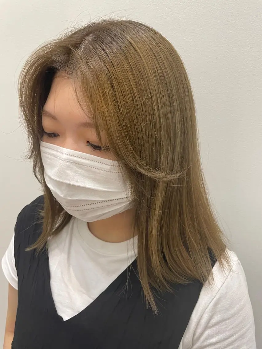 カラー ブリーチ 河野いずみ レイヤー/ボブ 🤍のヘアスタイル