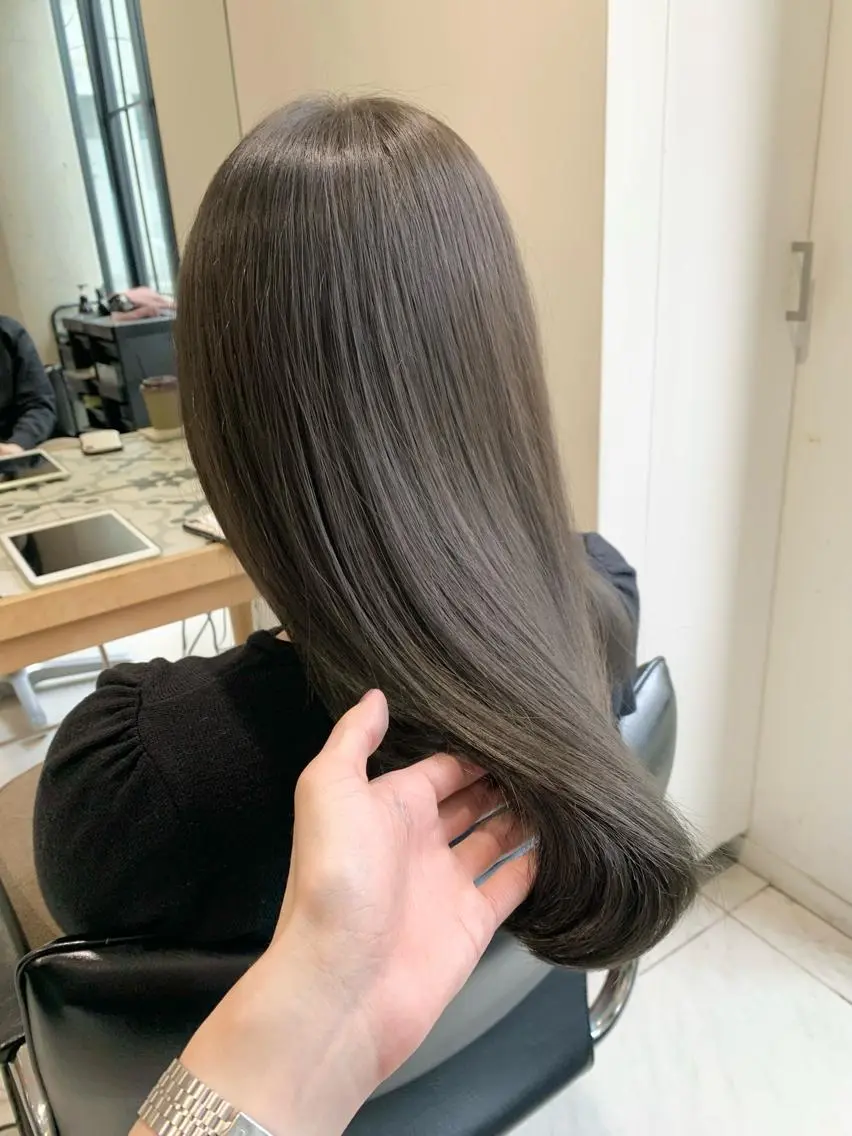 ロング カラー グレージュ オリーブグレージュ オリーブグレー チバ タクミのヘアスタイル