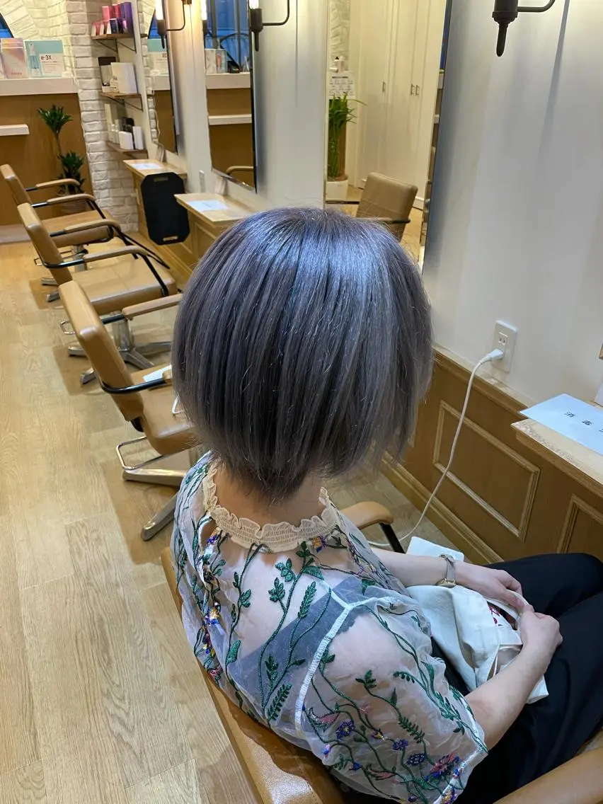 ショート カラー シルバー ✨シルクストレート✨ 美髪髪質改善Yukiのヘアスタイル