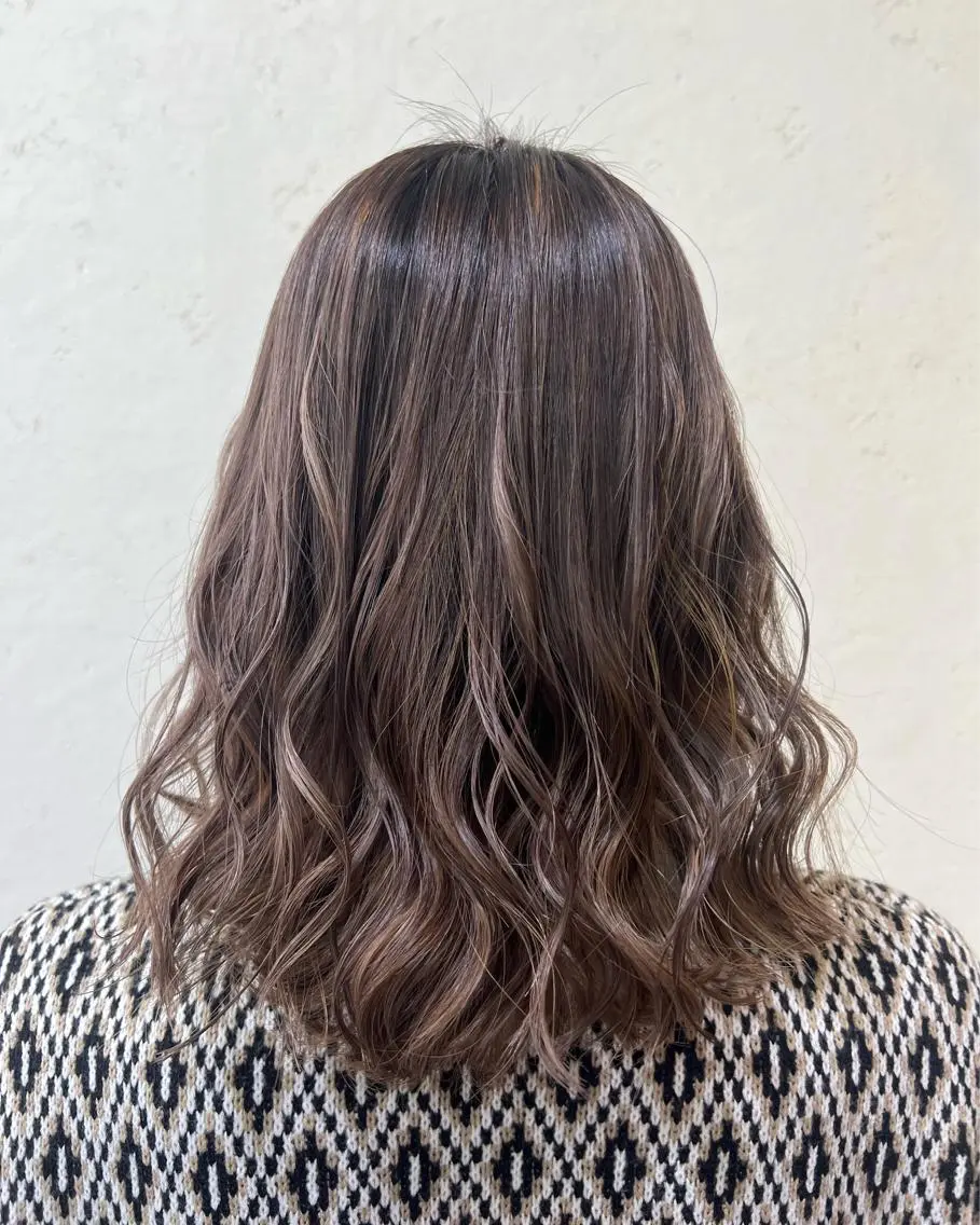 ミディアム カラー カット ヘアカラー トリートメント mana .のヘアスタイル