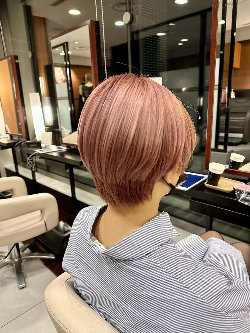 ショート カラー ブリーチなし/レイヤ ー特化🌈Tommyのヘアスタイル