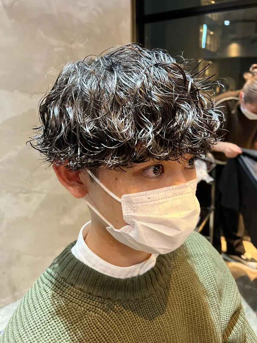 ショート パーマ メンズ カット パーマ トリートメント 波巻きスパイラルパー マ/シャドウパーマ駿のヘアスタイル