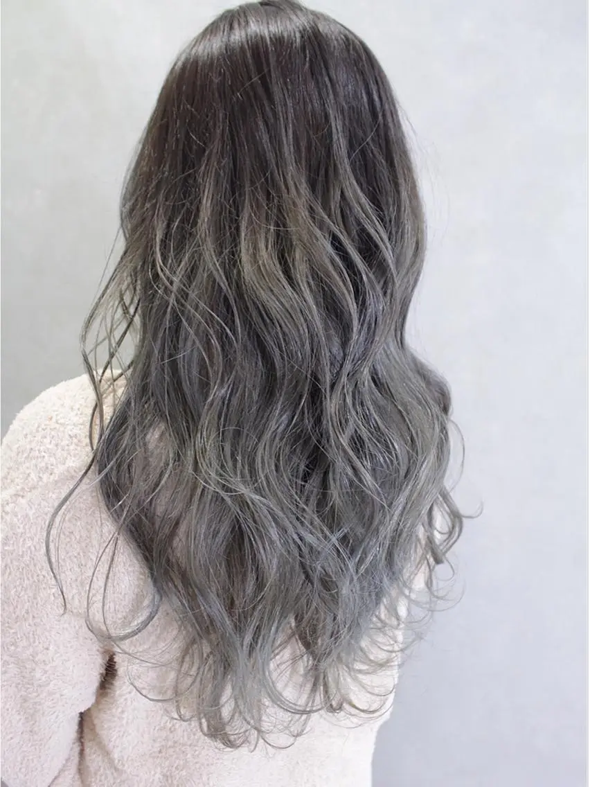 ロング カラー ヘアアレンジ グラデーションカラー ヘアカラー トリートメント lani ブリーチ /ダブルカラーのヘアスタイル