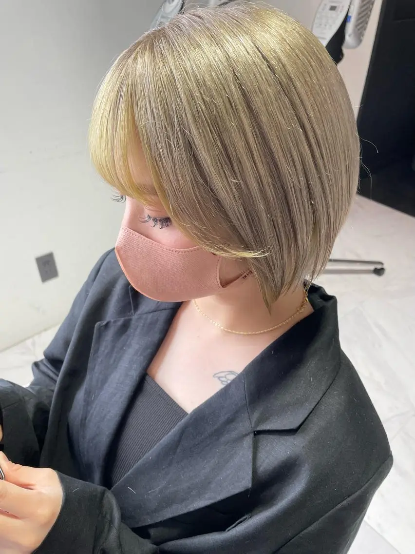 ショート カット ヘアカラー 岩田 萌那のヘアスタイル