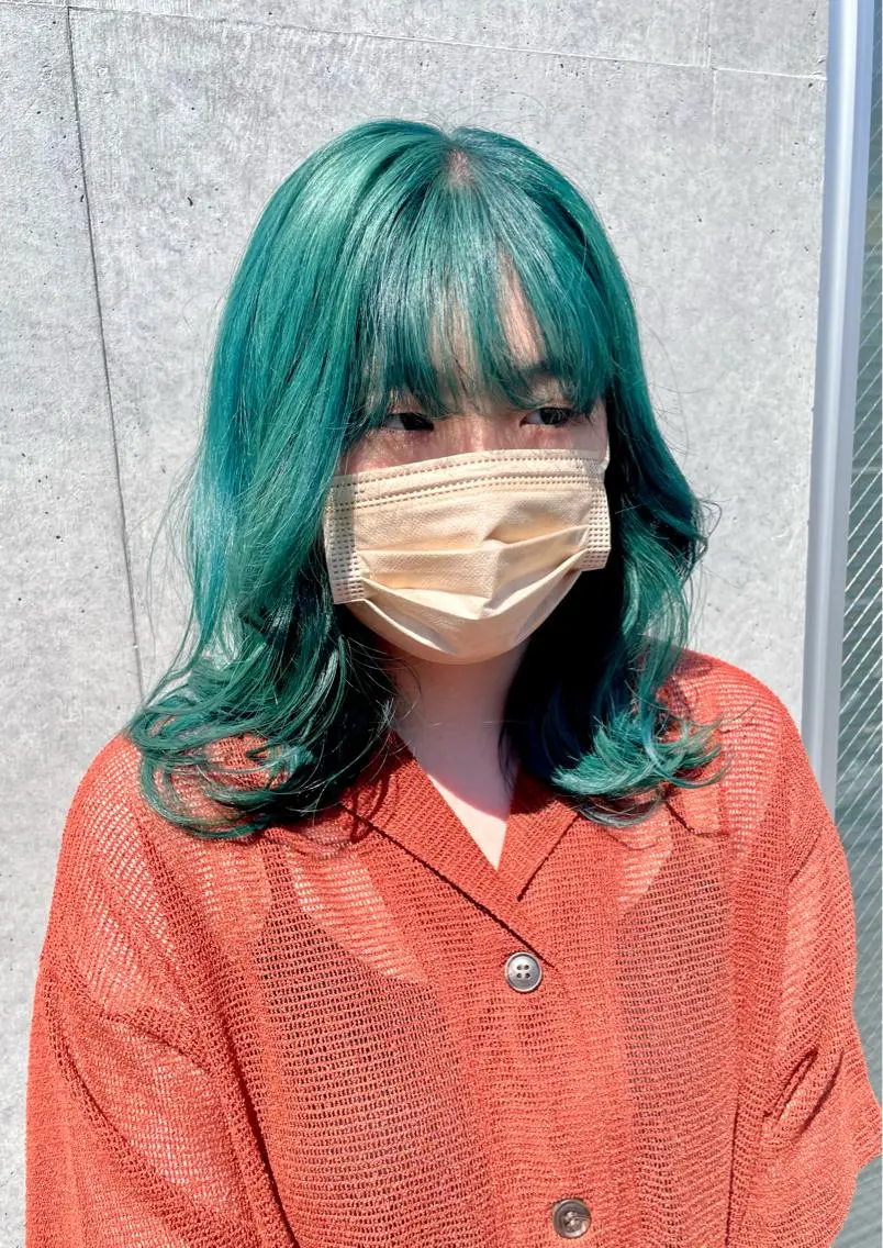 セミロング カラー インナーカラー 推し ブリーチ 髪質改善のヘアスタイル