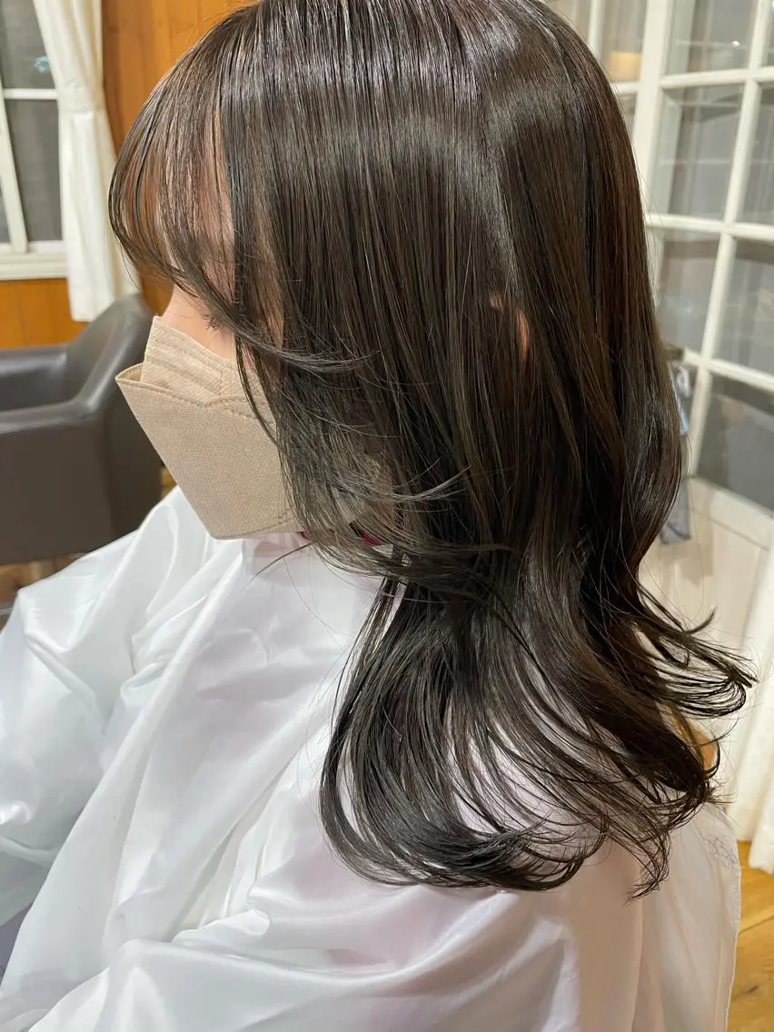 セミロング 永冶 花織のヘアスタイル