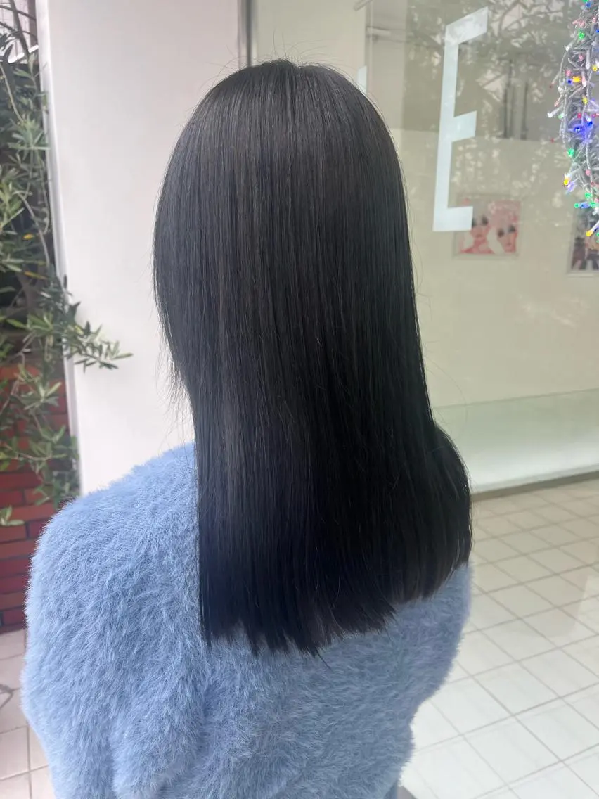 カラー 黒髪 ブルーカラー ブルーブラック 菅 野のヘアスタイル