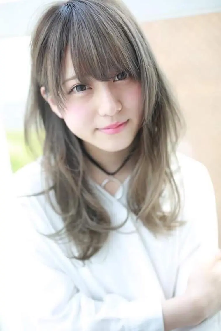 セミロング カラー アッシュ ベージュカラー ホワイトアッシュ ✖️リーアキト LEEAKITO✖️のヘアスタイル