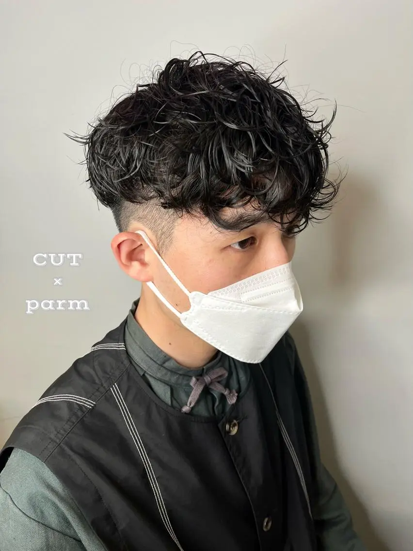ショート カラー パーマ ヘアアレンジ メンズ メンズバレイヤージュ メンズブリーチ メンズハイライト メンズハイトーン メンズインナーカラー ヘアカラー パーマ トリートメント ヘッドスパ ヘアセット 二ヶ月綺麗なデザイン カット/星野六三四のヘアスタイル