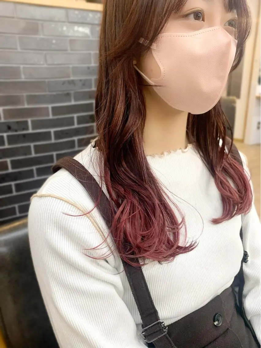 ミディアム カラー パーマ ヘアアレンジ メンズ キッズ ネイル マツエク・マツパ アイブロウ ヘアカラー トリートメント レイヤーカット／ 巻ける縮毛矯正のヘアスタイル
