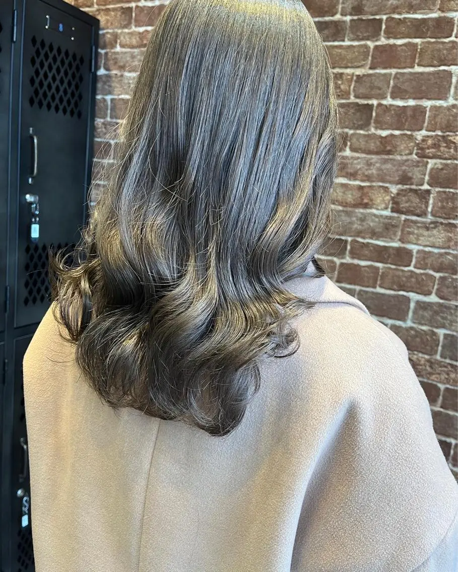 セミロング カラー パーマ ヘアアレンジ メンズ キッズ ネイル マツエク・マツパ アイブロウ メンズブリーチ メンズハイライト メンズインナーカラー メンズ韓国風 ブリーチ 久木原 ゆりのヘアスタイル