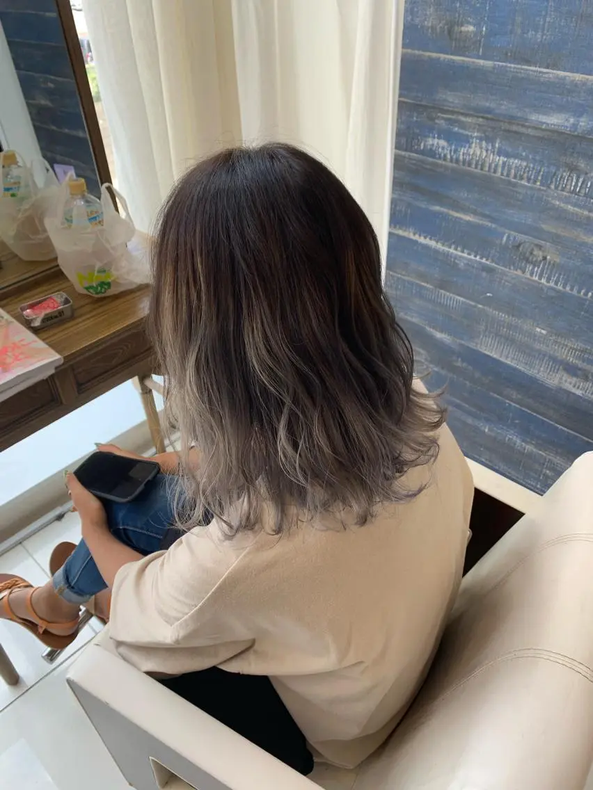 カラー グラデーションカラー 天野 利咲のヘアスタイル