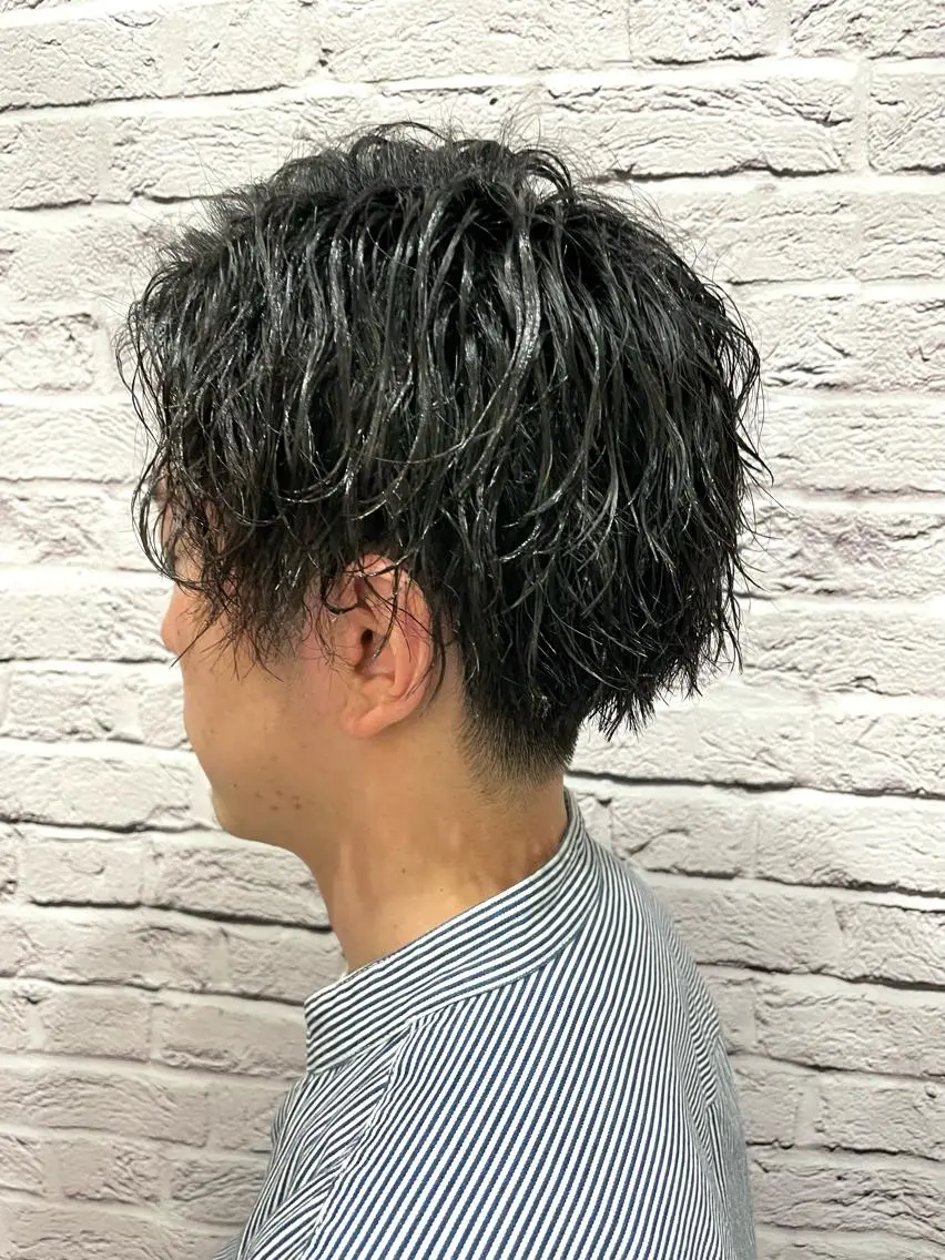 パーマ メンズ センターパート メンズパーマ ツイストスパイラルパーマ スパイラルパーマ メンズカット特化💈 遠山泰輝のヘアスタイル