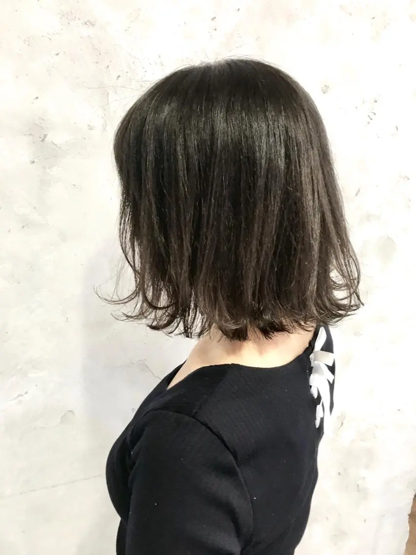 ミディアム カラー ボブ 外ハネヘア 新井 広樹のヘアスタイル