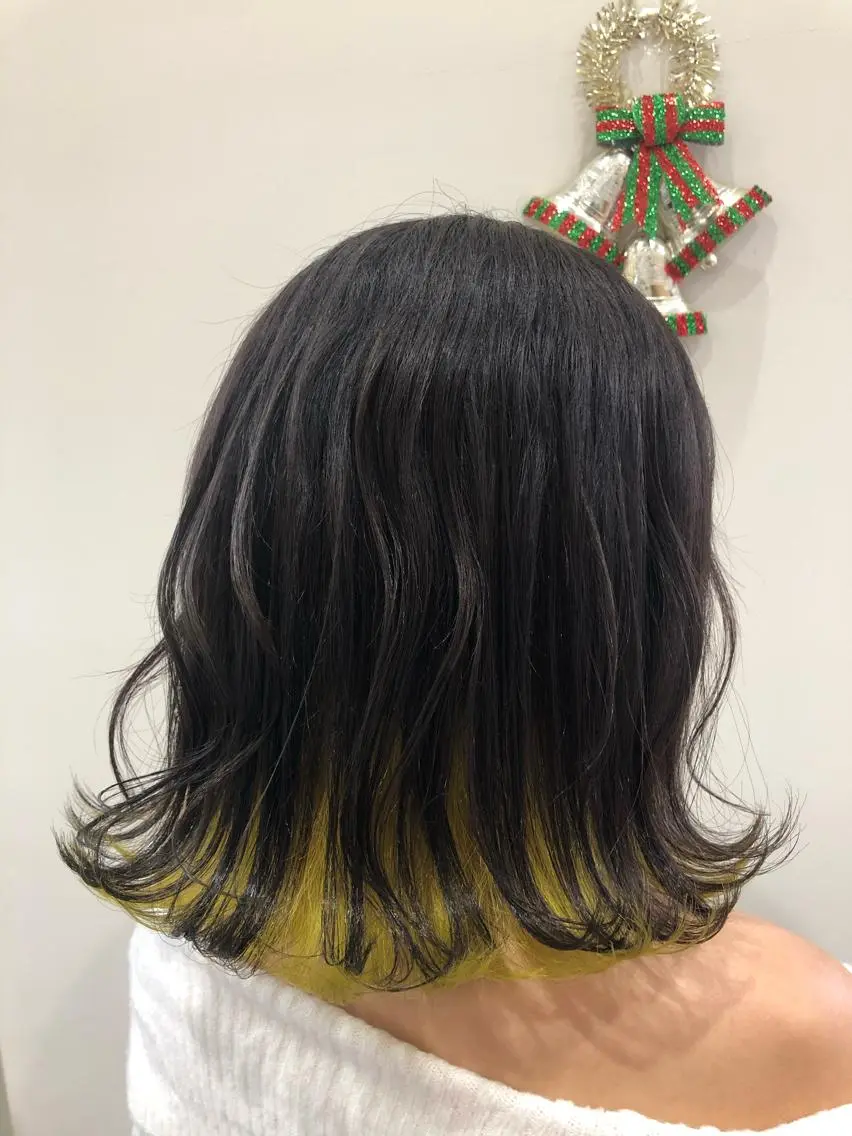 ミディアム カラー インナーカラー イエローカラー ヘアカラー Amour なぐらのヘアスタイル