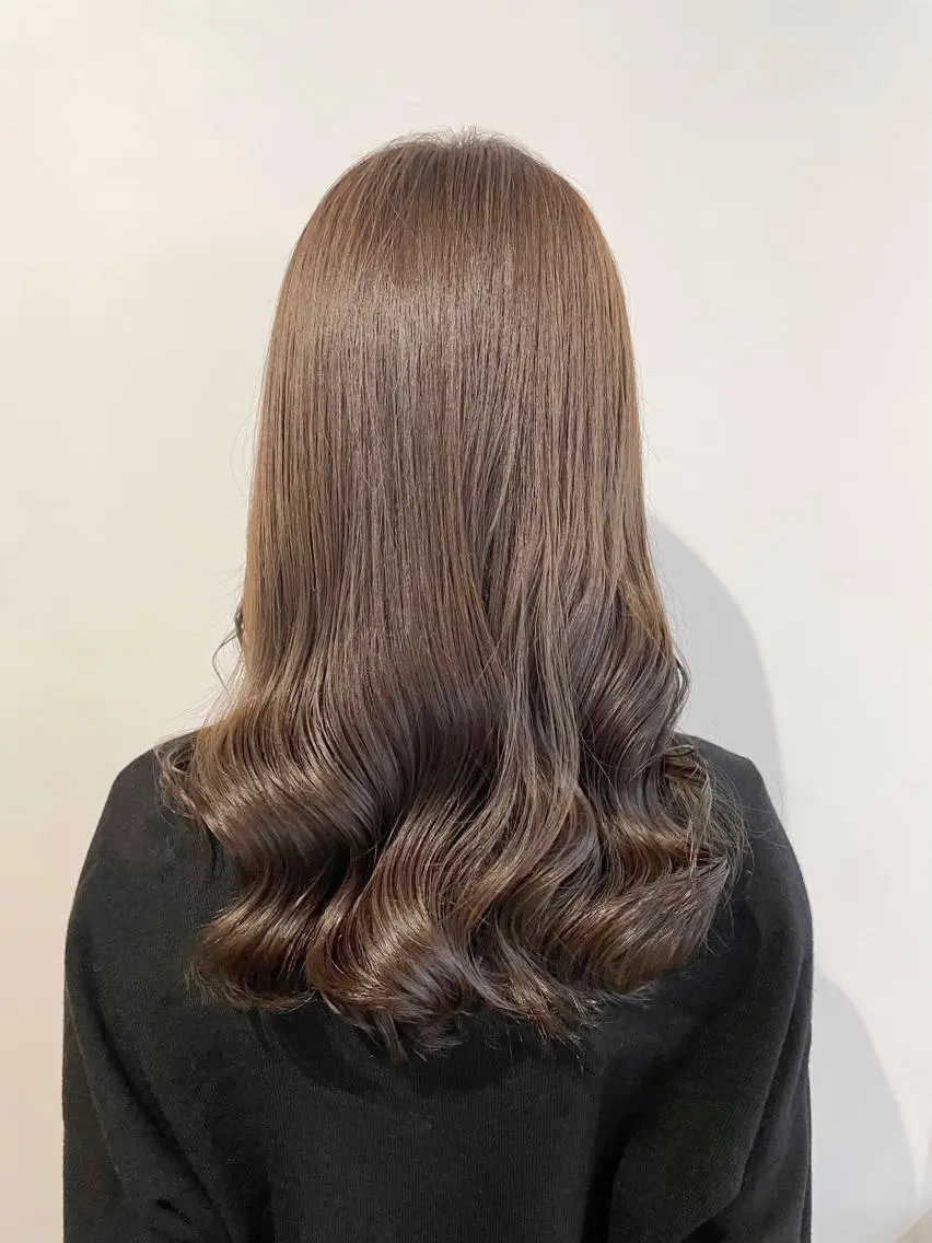 ロング カラー ベージュカラー ヘアカラー トリートメント ヘアアレンジ にいた かづしげのヘアスタイル