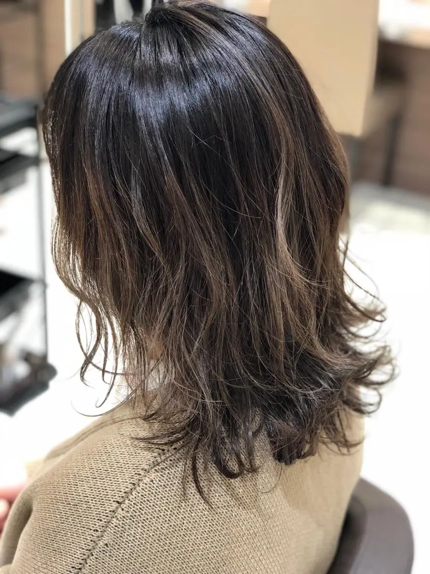 ミディアム カラー グレージュ 店長 小池アキトのヘアスタイル