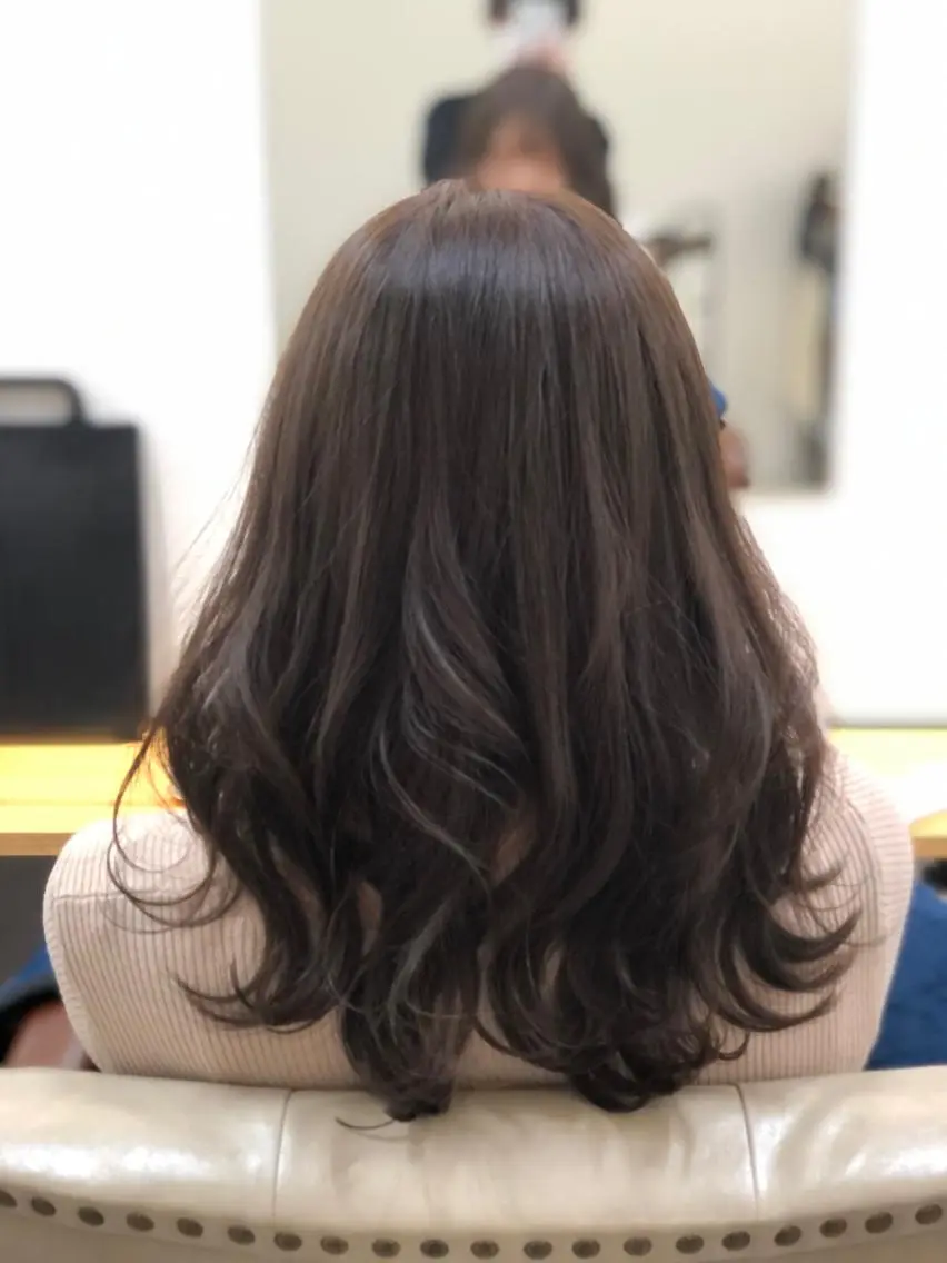 セミロング アッシュ カット ヘアカラー トリートメント H by Real meのヘアスタイル