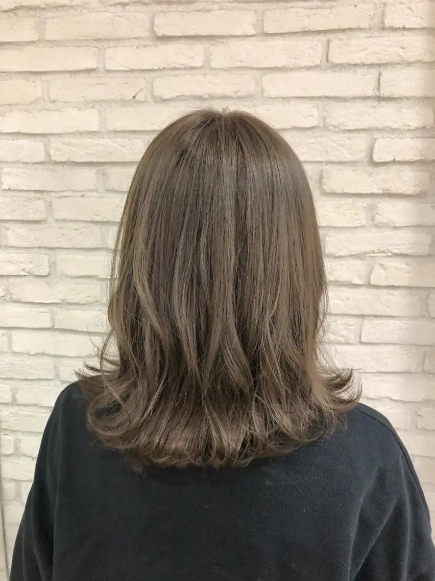 ミディアム カラー ベージュカラー 大平 美沙のヘアスタイル