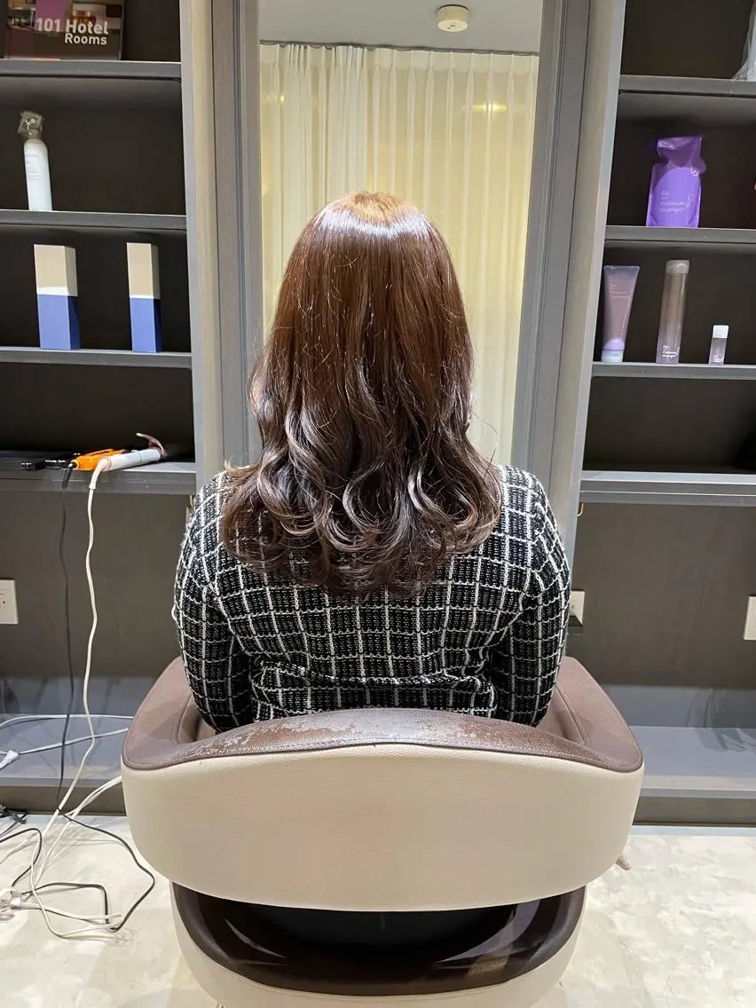 セミロング ヨシンモリ 近野 美月のヘアスタイル