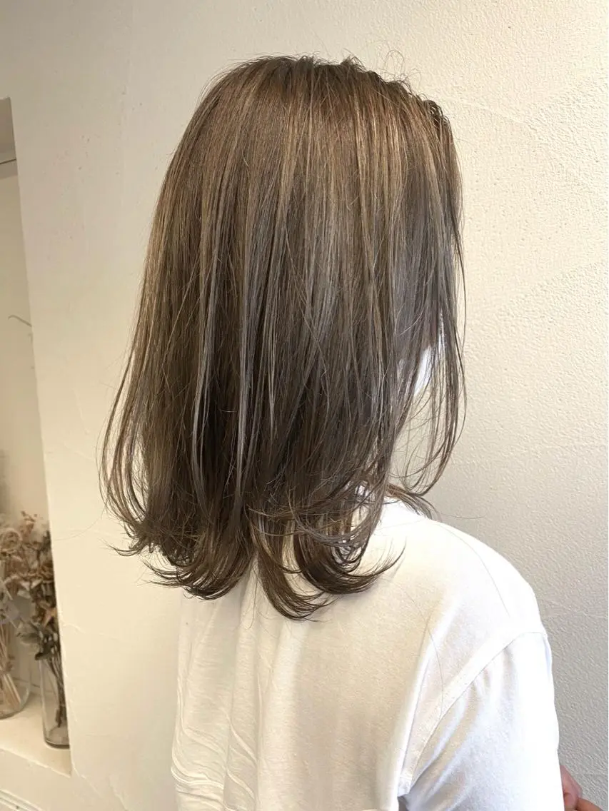 ミディアム カラー ダブルカラー グレージュ ハイライトカラー ハイトーンカラー ハイライト カット ヘアカラー トリートメント ハイトーン×似合わせ 🌱中川慎之介のヘアスタイル
