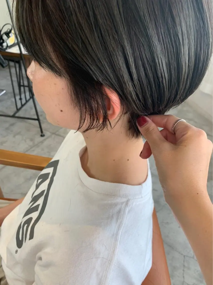 ショート カラー ヘアアレンジ サナ🌱 切りっぱなしボブのヘアスタイル