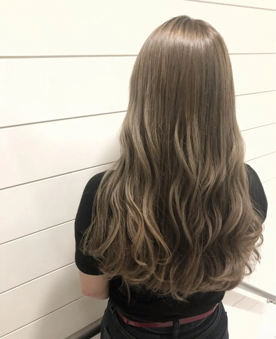 ロング カラー アッシュ ブリーチ ヘアカラー トリートメント 🍊新宿南口🍊 ERINAのヘアスタイル