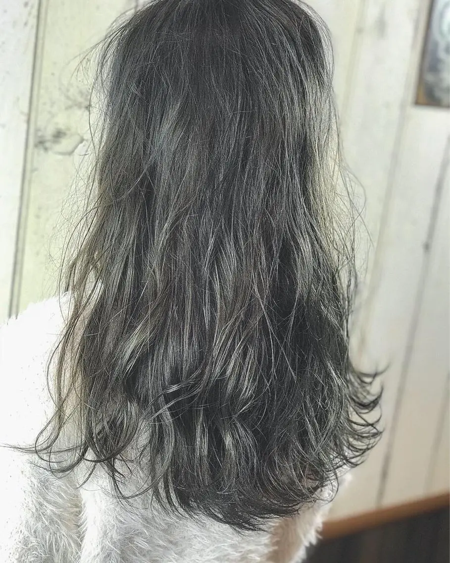 ロング カラー ヘアアレンジ アッシュ アッシュグレー カット ヘアカラー トリートメント 佐藤 三四郎のヘアスタイル