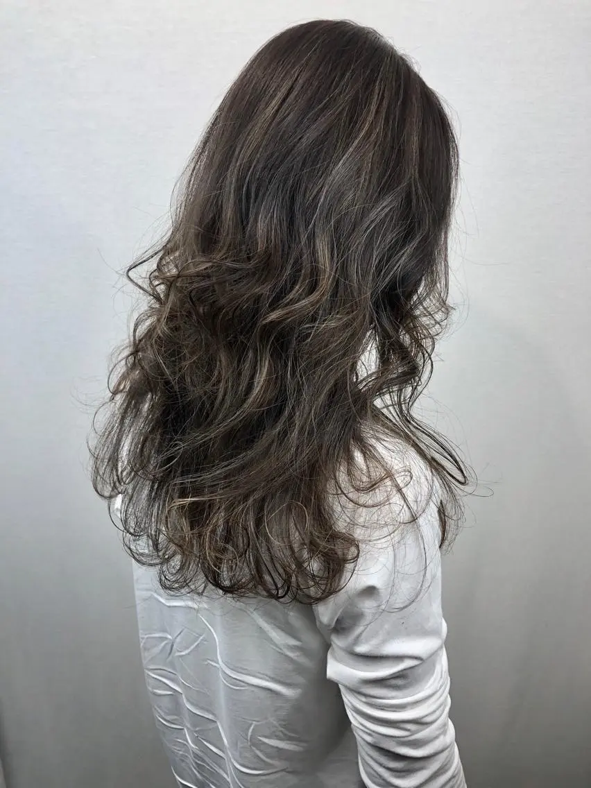 ロング カラー ハイライトカラー ハイライト ヘアカラー 🤍2nd🤍田所 美希のヘアスタイル