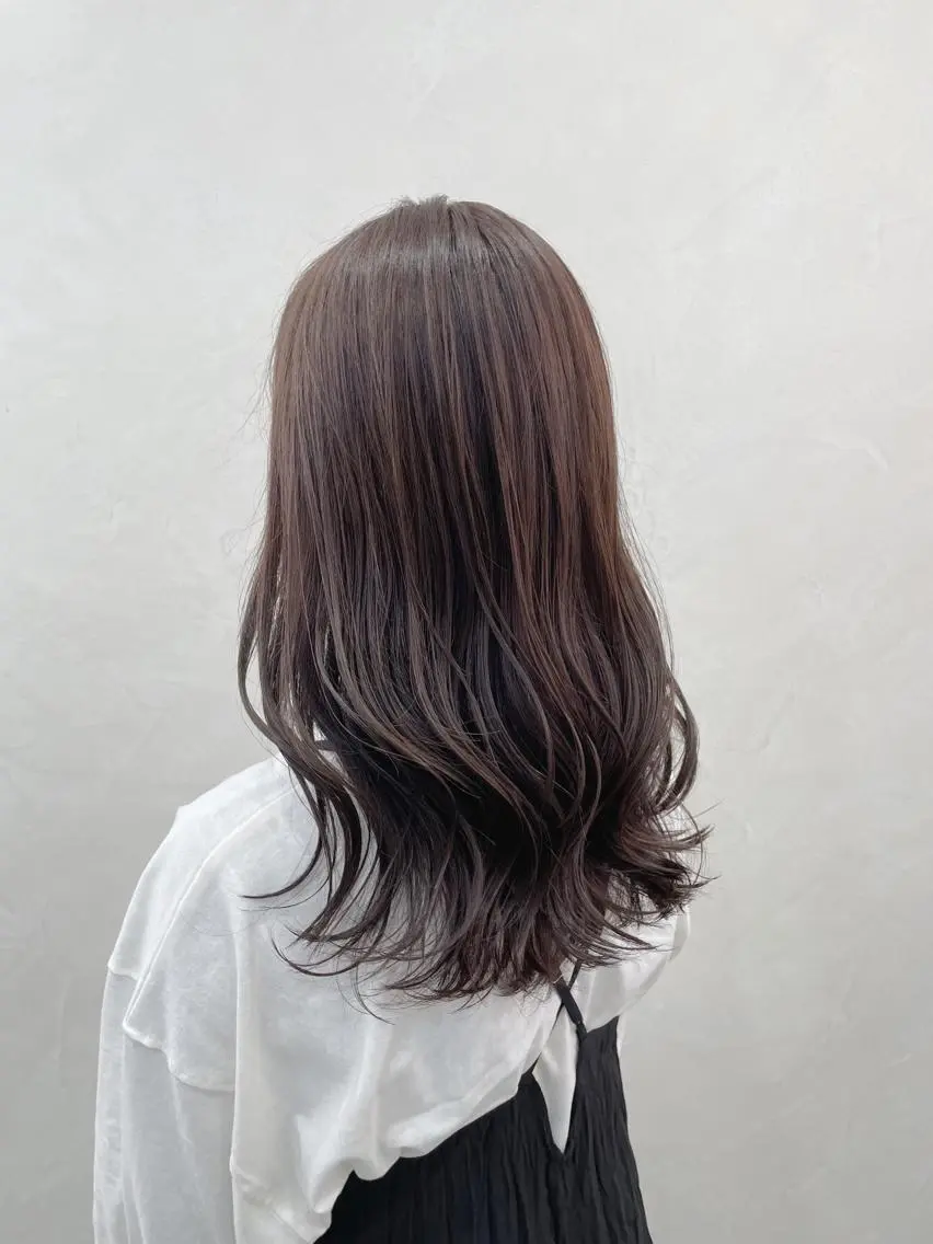 カラー 尾形 日和のヘアスタイル