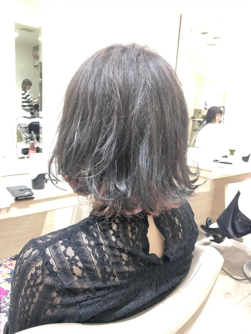 ミディアム カラー アッシュ ブルーカラー ブルーアッシュ インナーカラー 外ハネヘア 店長     押野 勇也のヘアスタイル