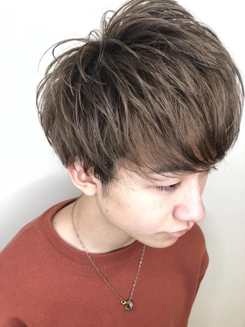 ショート カラー メンズ メンズブリーチ メンズハイライト ベージュカラー ブリーチ ケアブリーチ メンズヘア特化 崎田 成人のヘアスタイル