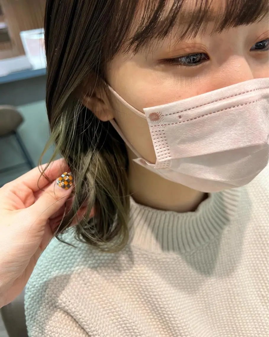 ショート カラー ヘアアレンジ 切りっぱなしボブ イヤリングカラー インナーカラー オリーブカラー ボブ サナ🌱 切りっぱなしボブのヘアスタイル